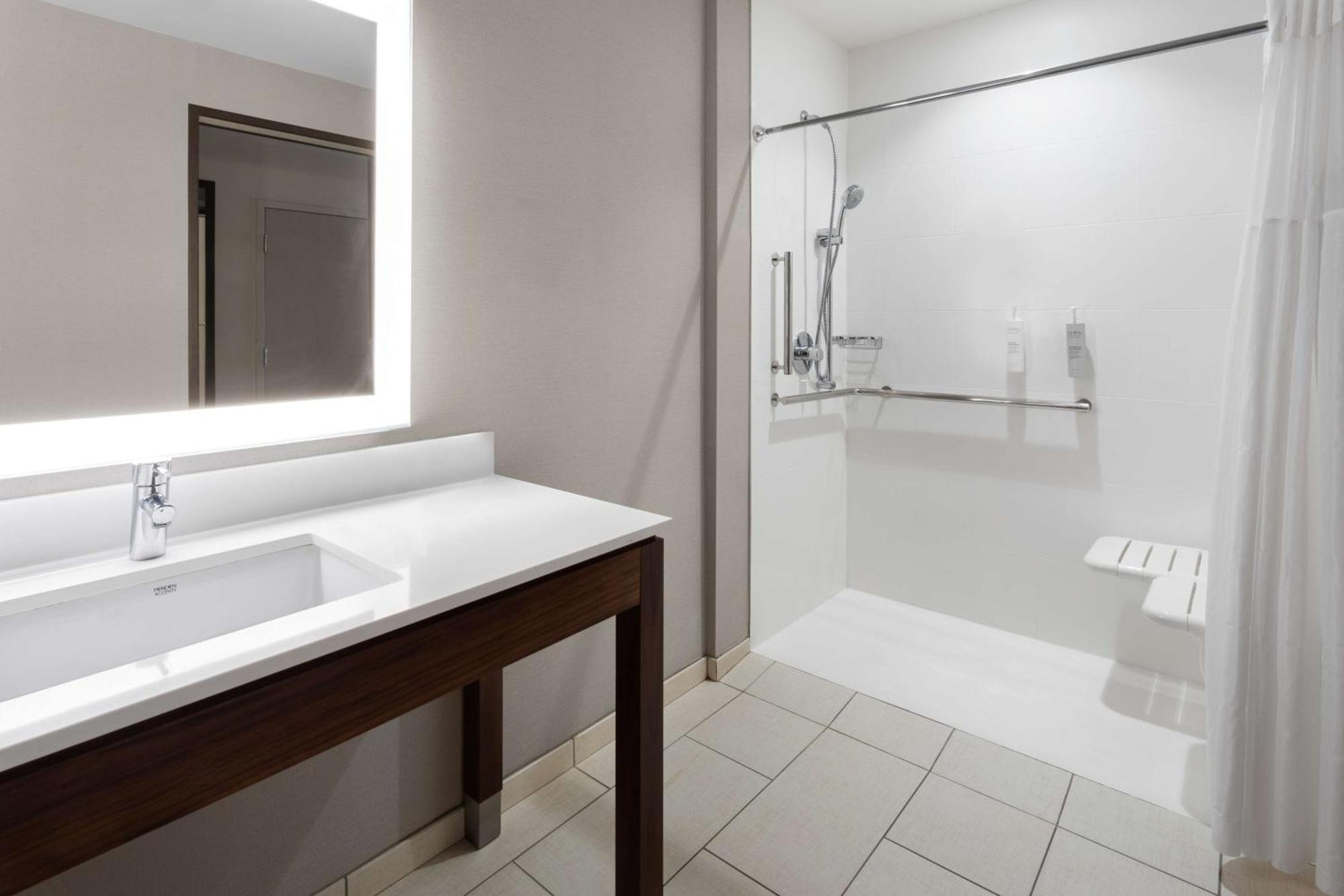 Hampton Inn By Hilton Nashville Airport Century Place Екстер'єр фото
