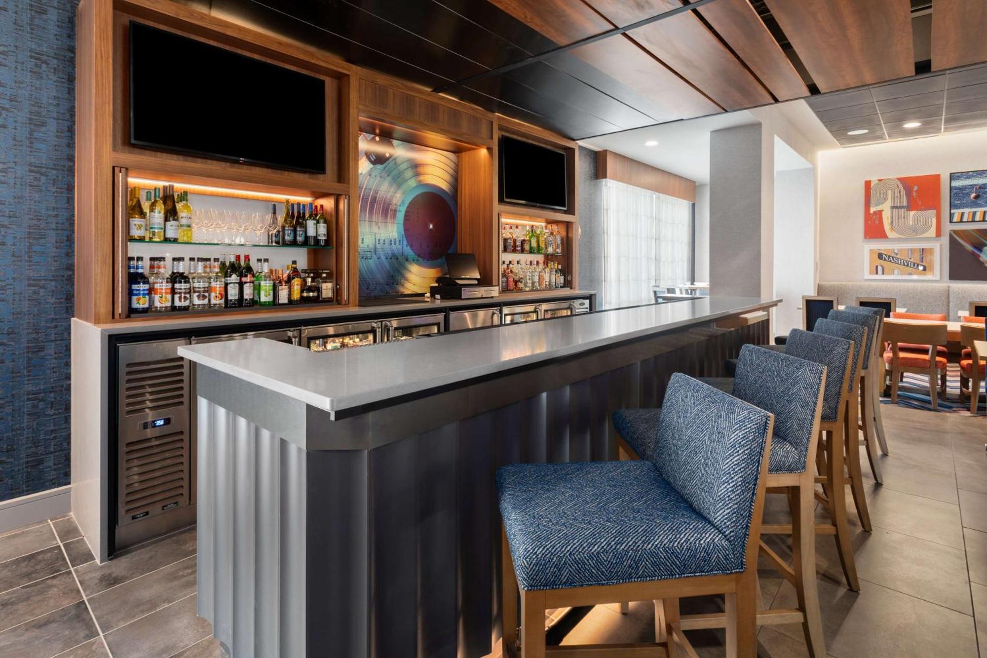 Hampton Inn By Hilton Nashville Airport Century Place Екстер'єр фото