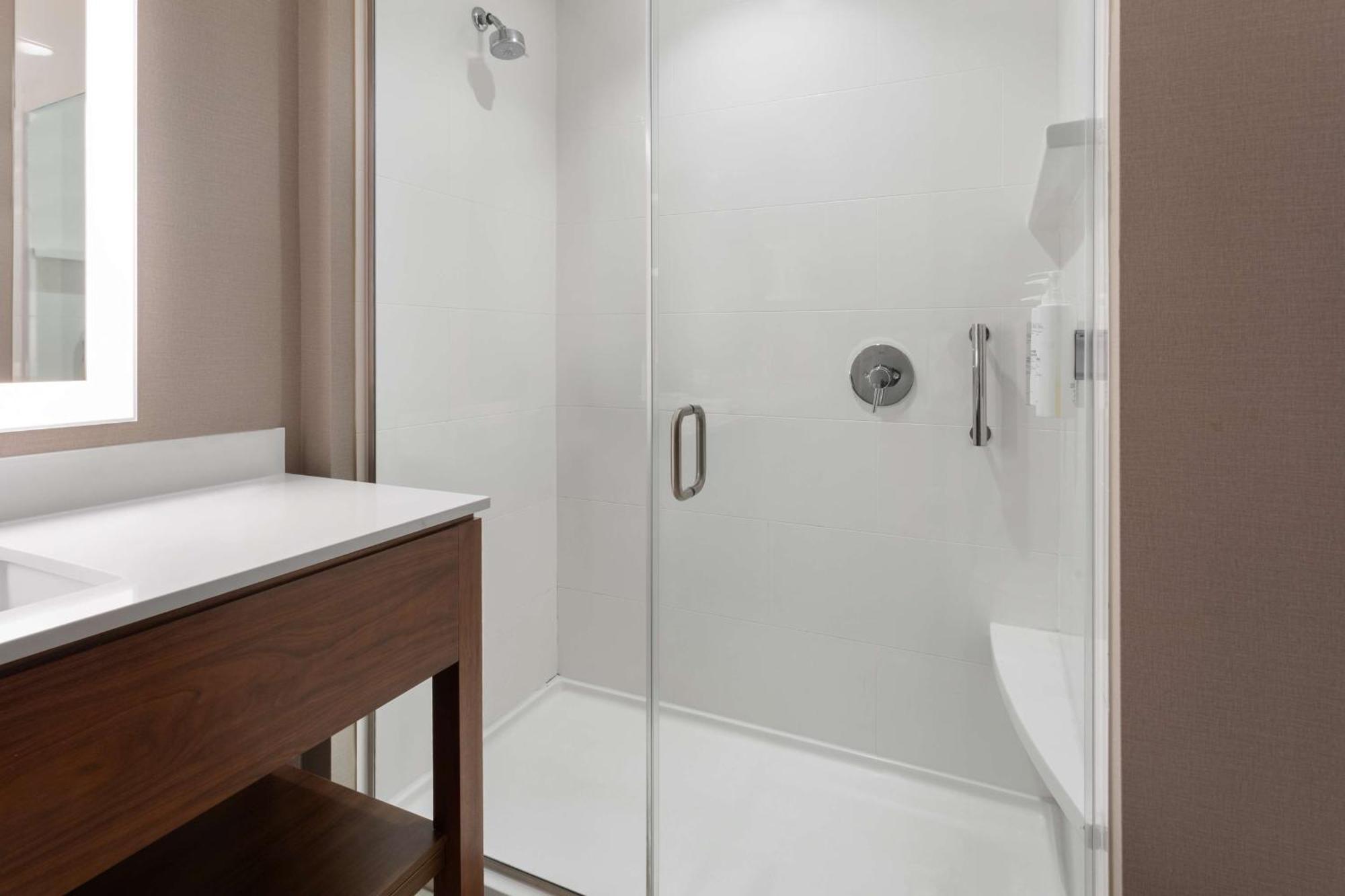 Hampton Inn By Hilton Nashville Airport Century Place Екстер'єр фото