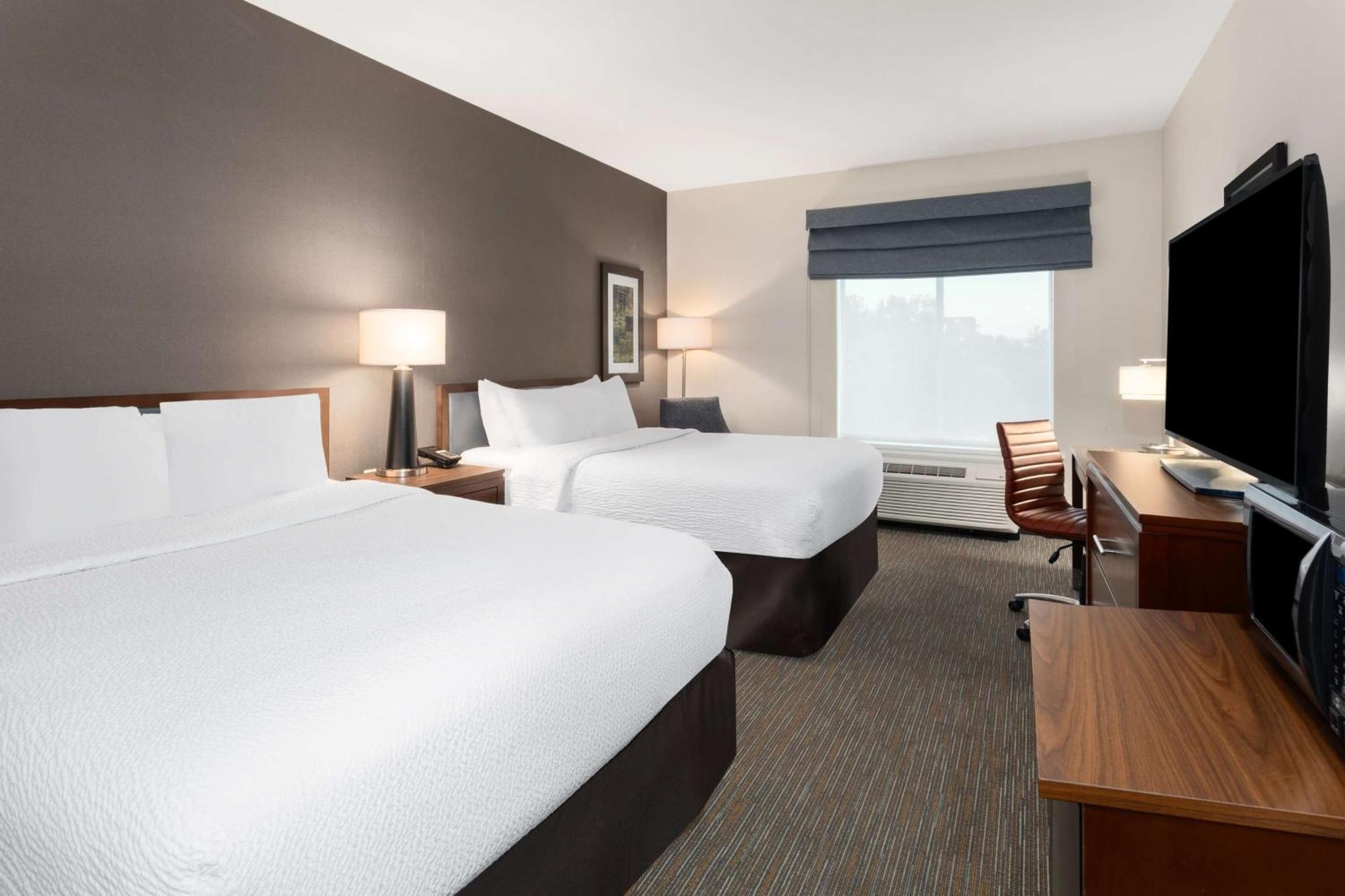 Hampton Inn By Hilton Nashville Airport Century Place Екстер'єр фото