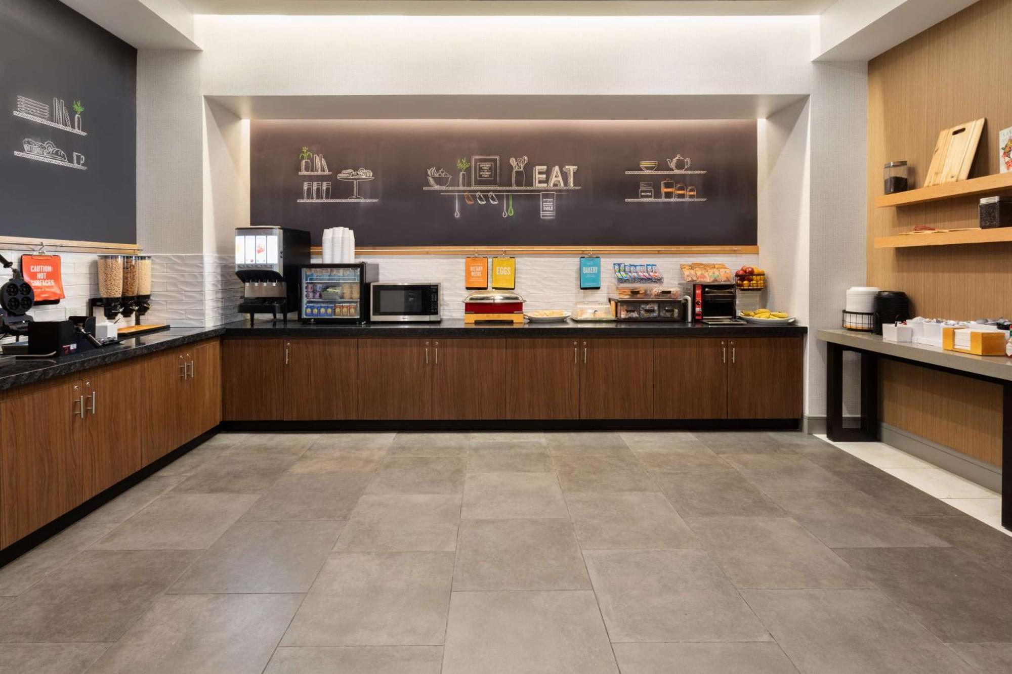 Hampton Inn By Hilton Nashville Airport Century Place Екстер'єр фото