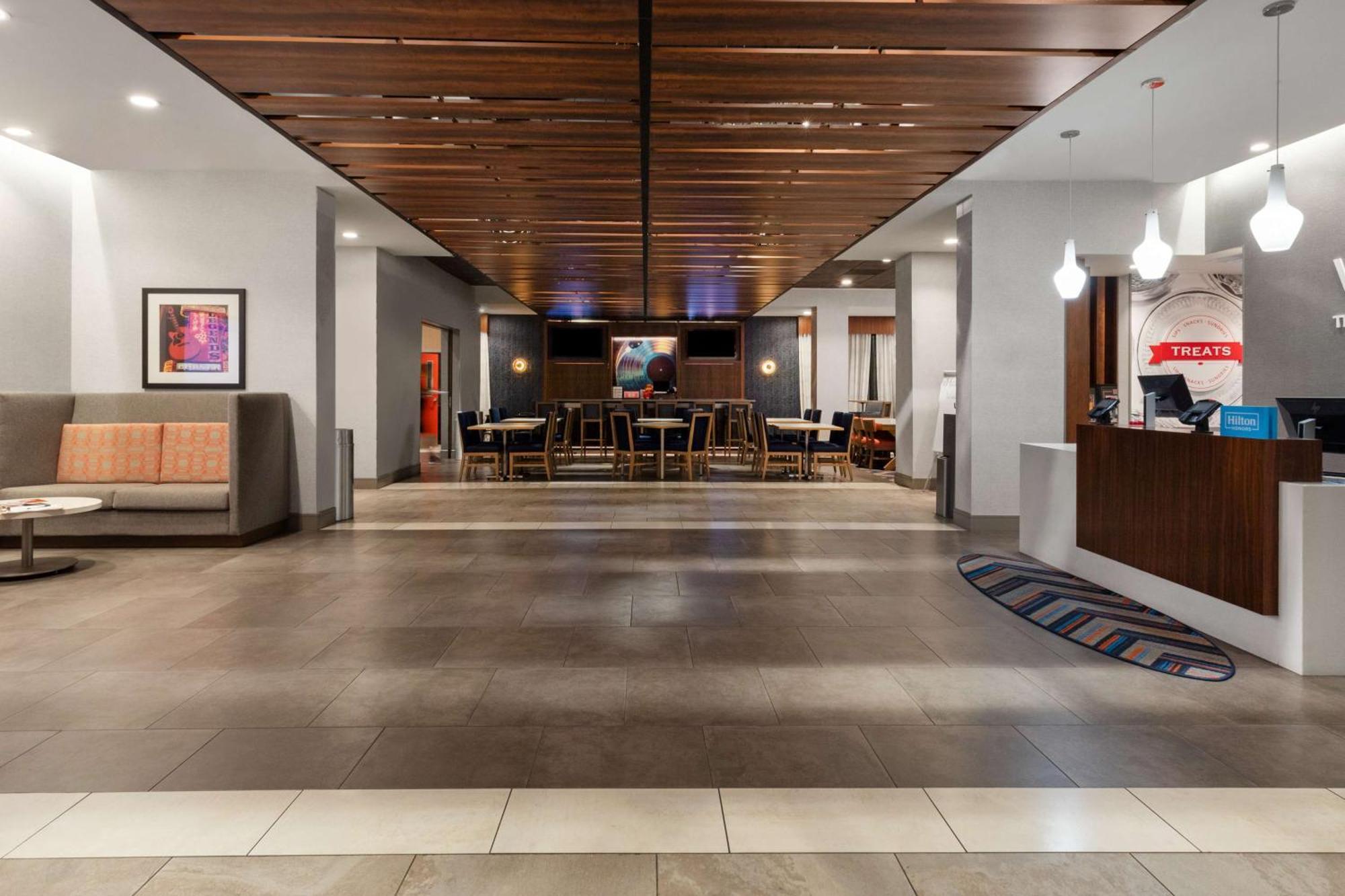 Hampton Inn By Hilton Nashville Airport Century Place Екстер'єр фото