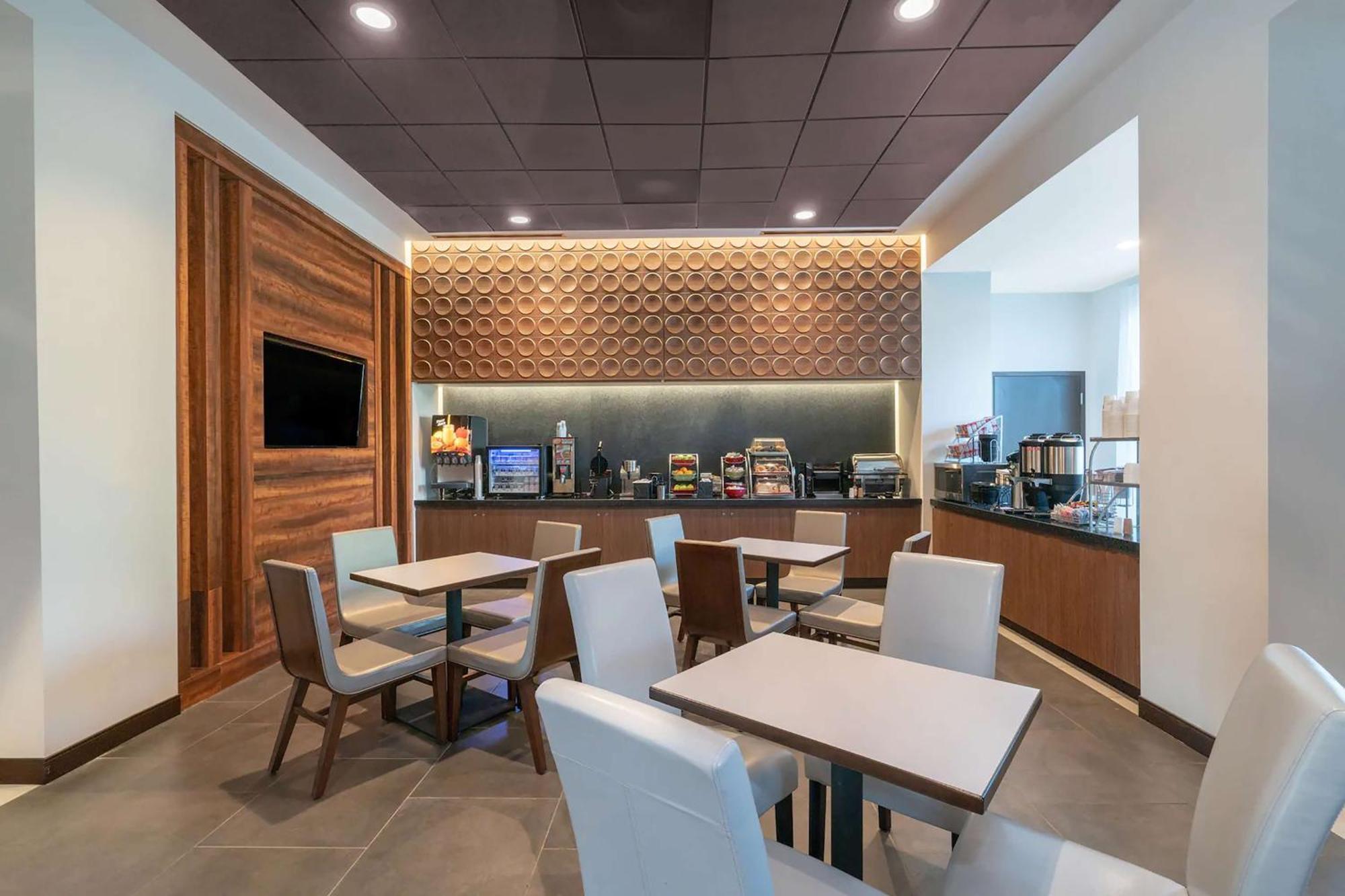 Hampton Inn By Hilton Nashville Airport Century Place Екстер'єр фото